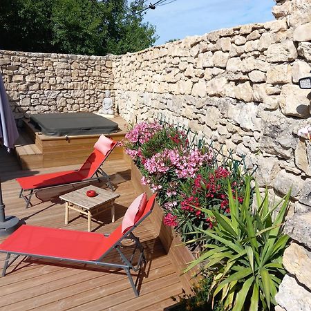 Chez Daniele Chambre Avec Jacuzzi Et Terrasse Privee Murs  ภายนอก รูปภาพ
