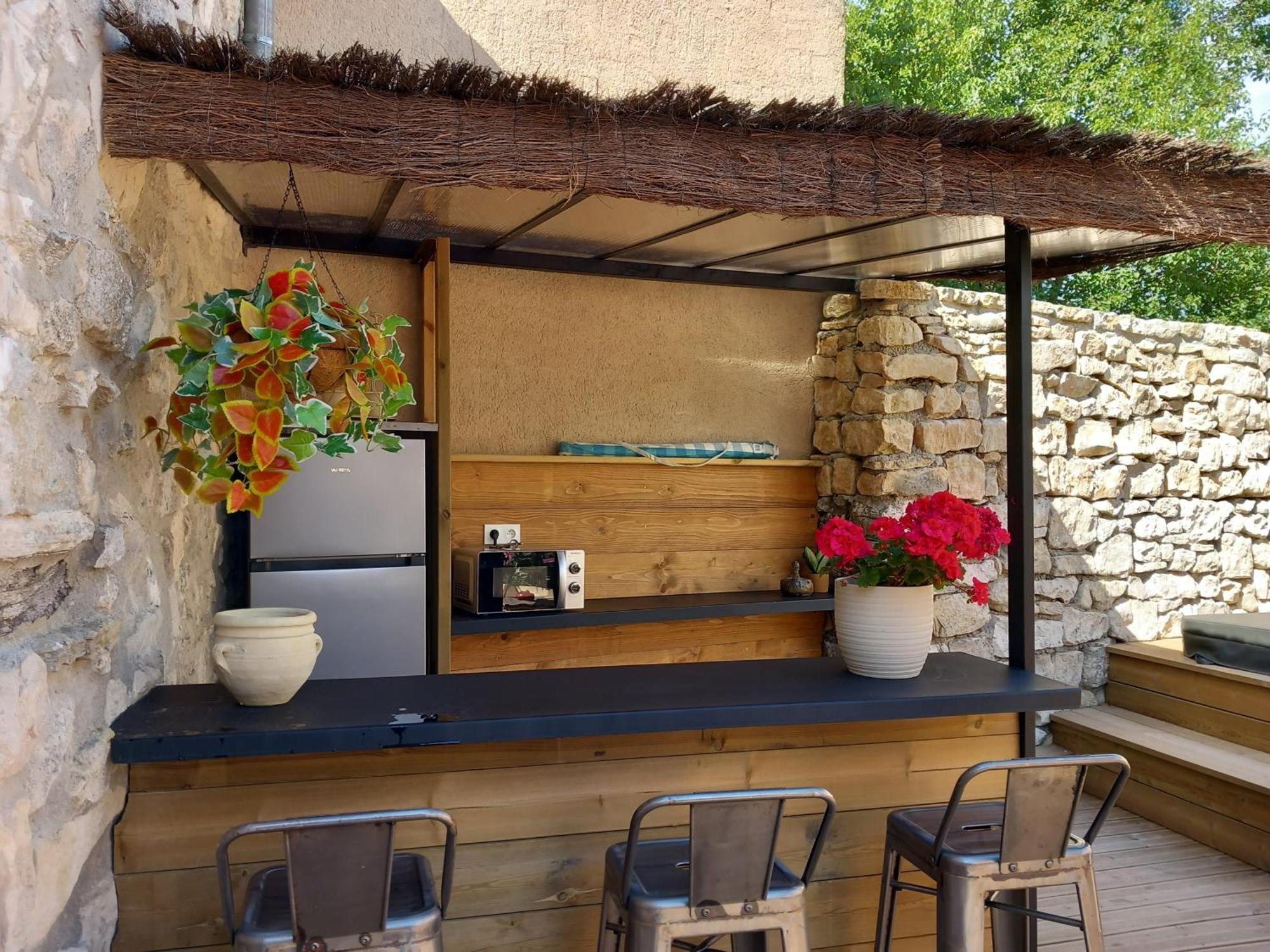 Chez Daniele Chambre Avec Jacuzzi Et Terrasse Privee Murs  ภายนอก รูปภาพ