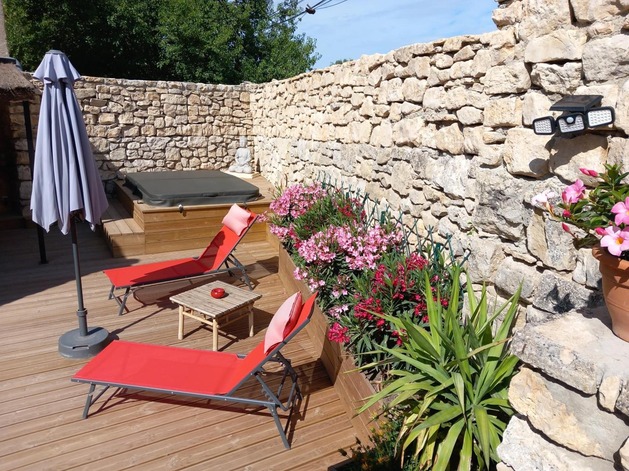 Chez Daniele Chambre Avec Jacuzzi Et Terrasse Privee Murs  ภายนอก รูปภาพ