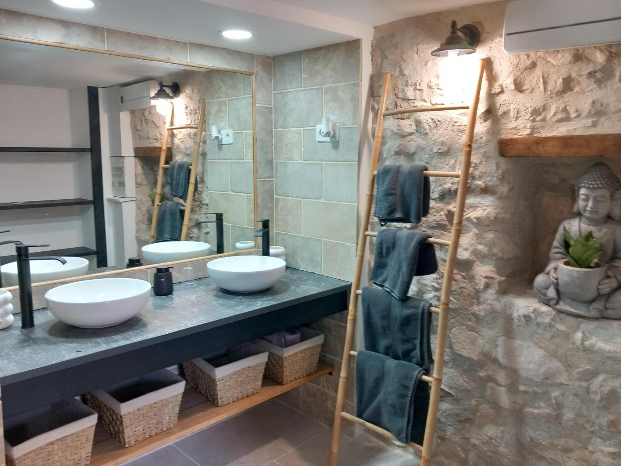 Chez Daniele Chambre Avec Jacuzzi Et Terrasse Privee Murs  ภายนอก รูปภาพ