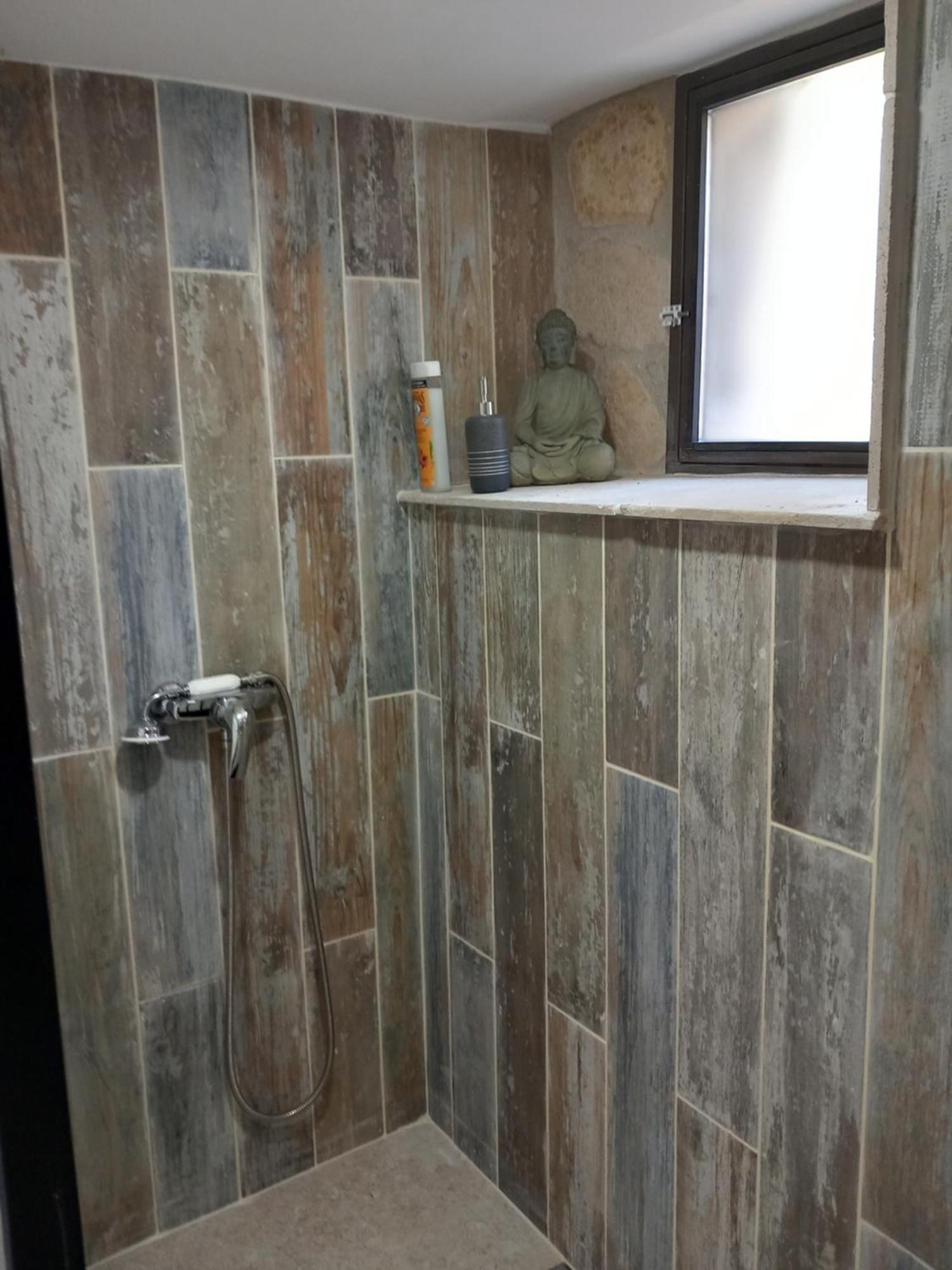 Chez Daniele Chambre Avec Jacuzzi Et Terrasse Privee Murs  ภายนอก รูปภาพ